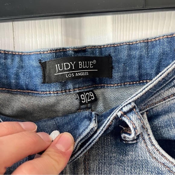 Judy Blue Jeans Size 9/29 Straight Leg Boyfriend Fit Distressed - Picture 2 of 4